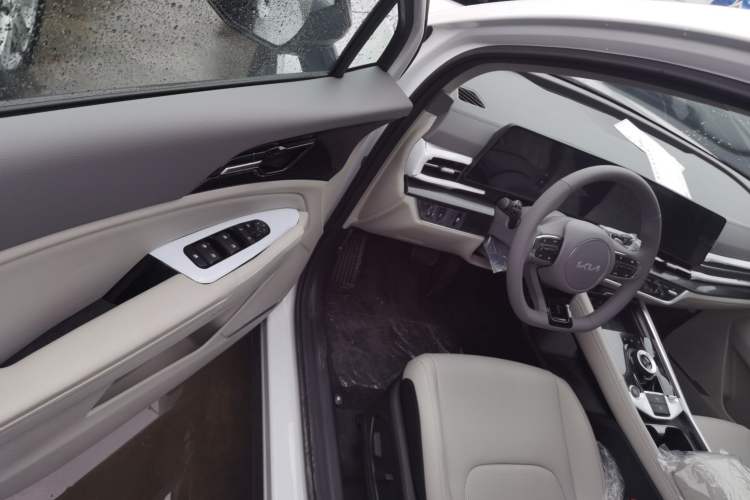 Used Kia Sportage (Chinese Domestic Model) 2025 1.5T Two-Wheel Drive Prestige Edition
