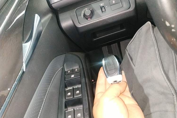 Used SAIC MAXUS G50 2019 1.5T First Edition Automatic Luxury Version 7 Seats Vehicle Key