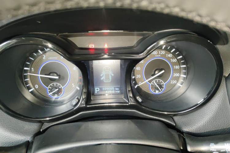 Used JMC Yusheng S350 2013 2.4T Automatic 2WD Diesel Luxury Edition 5 Seats