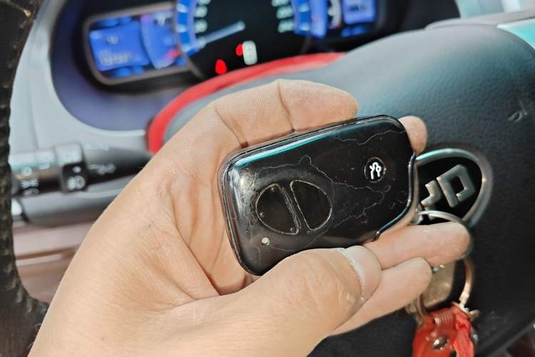 Used BYD S6 2014 2.0L Manual Luxury 5-Seater