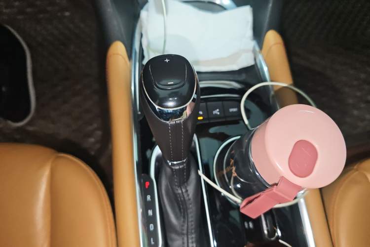 Used Chevrolet Malibu XL 2016 2.5L Automatic RuiZun Edition Gear Lever