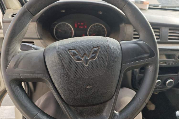 Used Wuling Zhiguang 2015 1.2L S Practical Model LSI Steering Wheel