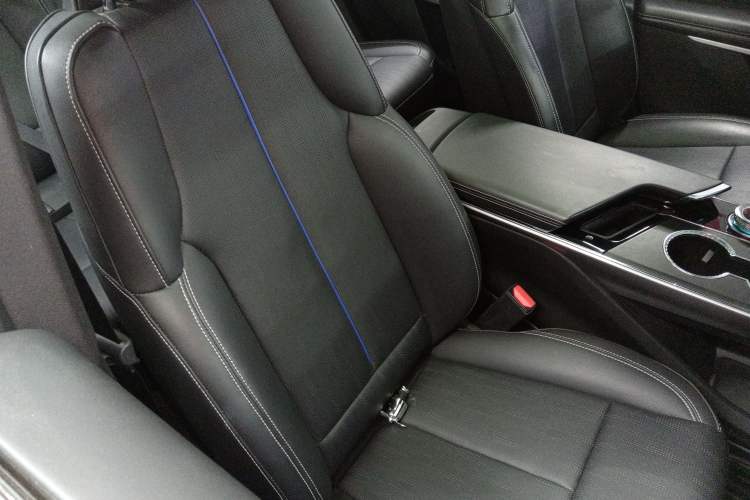 Used Cadillac LYRIQ 2022 Rear-Drive Long-Range Luxury Edition
