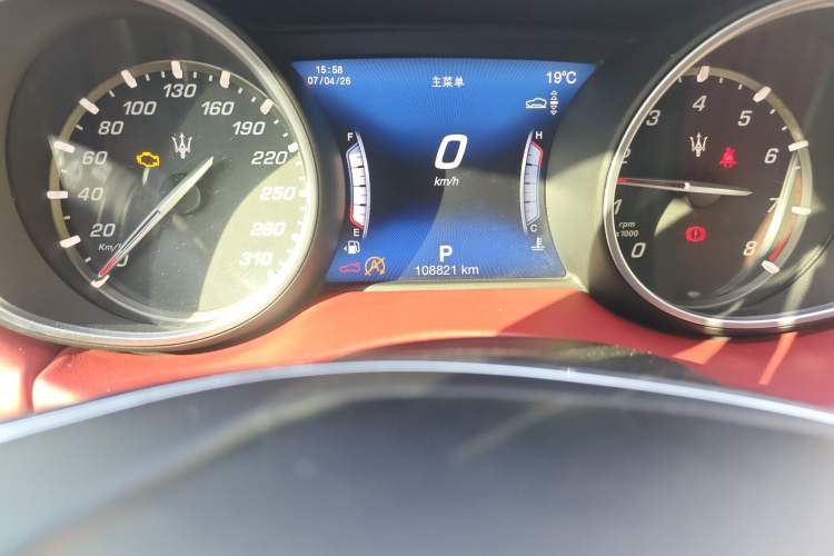 Used Maserati Levante 2018 3.0T Standard Edition Odometer Close Up