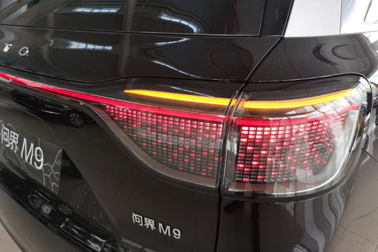 Used Hima AITO M9 2025 Extended-Range Max Version 52 kWh 5-Seater Edition Right Rear Taillight