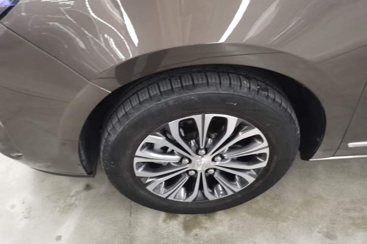 Used Buick GL8 2021 Land Cruiser Executive Class 652T Luxury Model