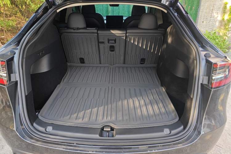 Used Tesla Model Y 2024 Rear-Wheel-Drive Version Trunk