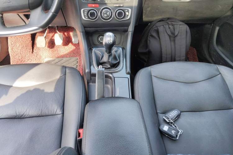 Used Citroen C4L 2014 1.8L Intelligent Drive Manual Version – Dynamic Edition Gear Lever