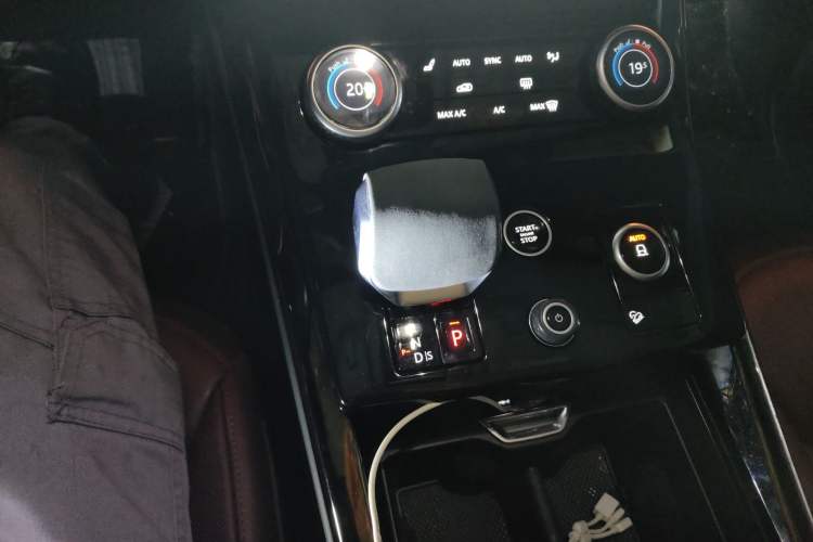 Used Land Rover Range Sport 2023 400PS Dynamic SE Gear Lever