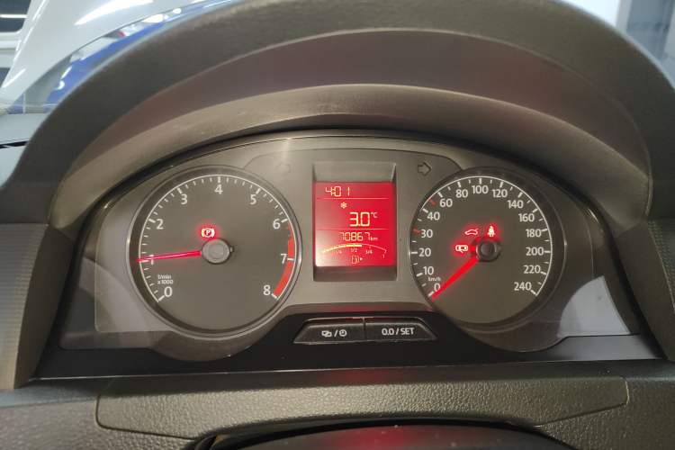 Used Volkswagen Santana 2015 1.6L Manual Fashion Edition
