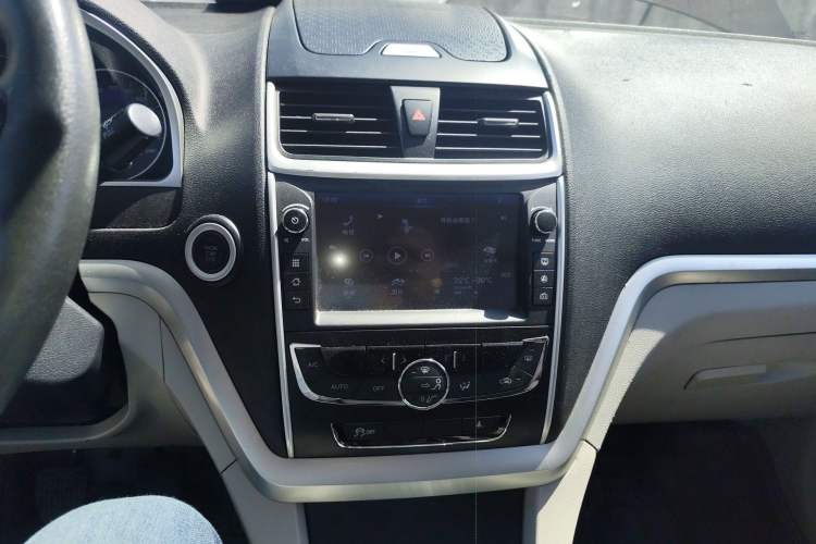 Used Geely Auto Emgrand 2016 Sedan 1.5L Manual Luxury Model Audio And AC Panel