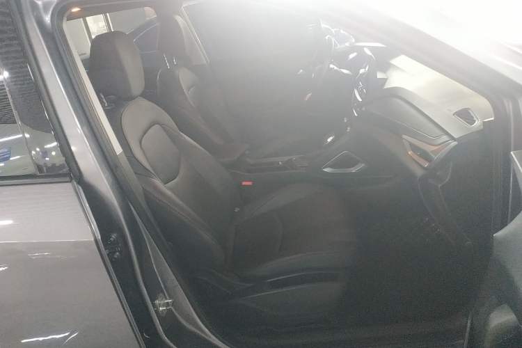 Used Chevrolet Orlando 2020 Light Hybrid Redline 530T Automatic Enjoyment Edition (5+2 Models) Right Front Seat