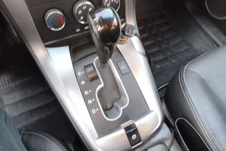 Used Chevrolet Captiva 2015 2.4L Two-Wheel Drive Urban Version 7 Seats Gear Lever