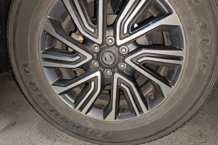 Used Nissan Terra 2020 2.5L XE Manual Two-Wheel-Drive Elite Edition
