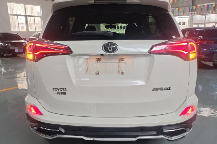 Used Toyota RAV4 2016 2.0L CVT Two-Wheel Drive Fashion Edition China V Standard