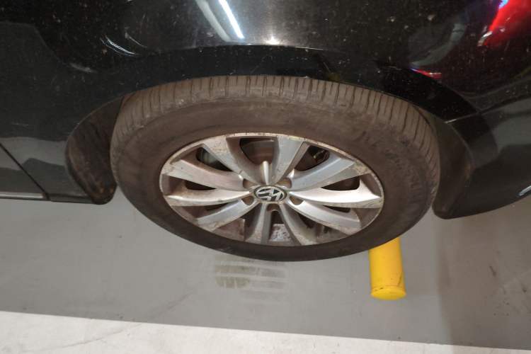 Used Volkswagen Magotan 2013 1.8TSI Luxury Model Right Front Wheel Hub