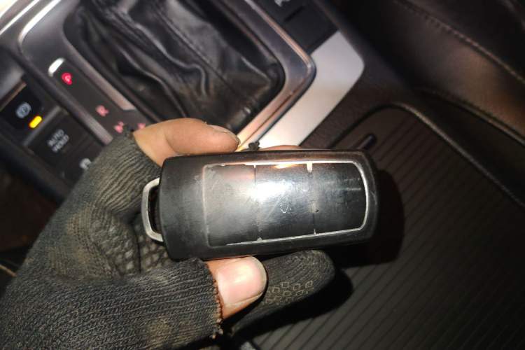 Used Volkswagen Magotan 2015 Revised Version 2.0 TSI Luxury Edition Vehicle Key