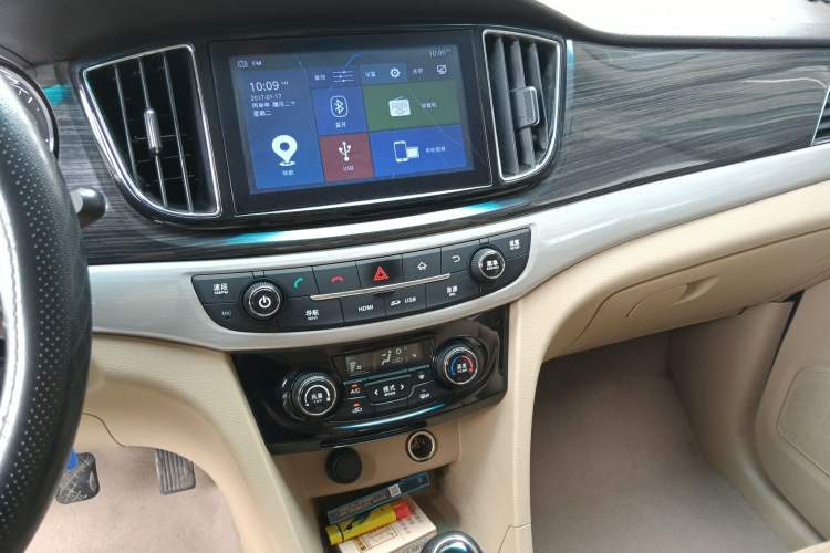 Used Baojun 730 2016 1.5T Manual Luxury Edition 7 Seats Audio And AC Panel