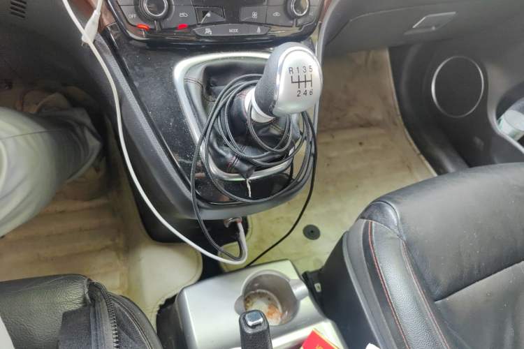 Used Haval H6 2013 Sport Edition 1.5T Manual Two-Wheel Drive Prestige Model Gear Lever