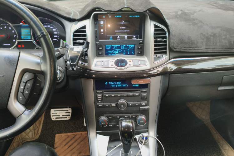 Used Chevrolet Captiva 2015 2.4L 4x4 Flagship Edition 7-Seater