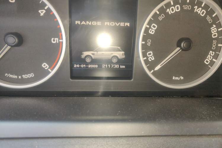 Used Land Rover Range Sport 2011 3.0 TDV6 Diesel Version Odometer Close Up