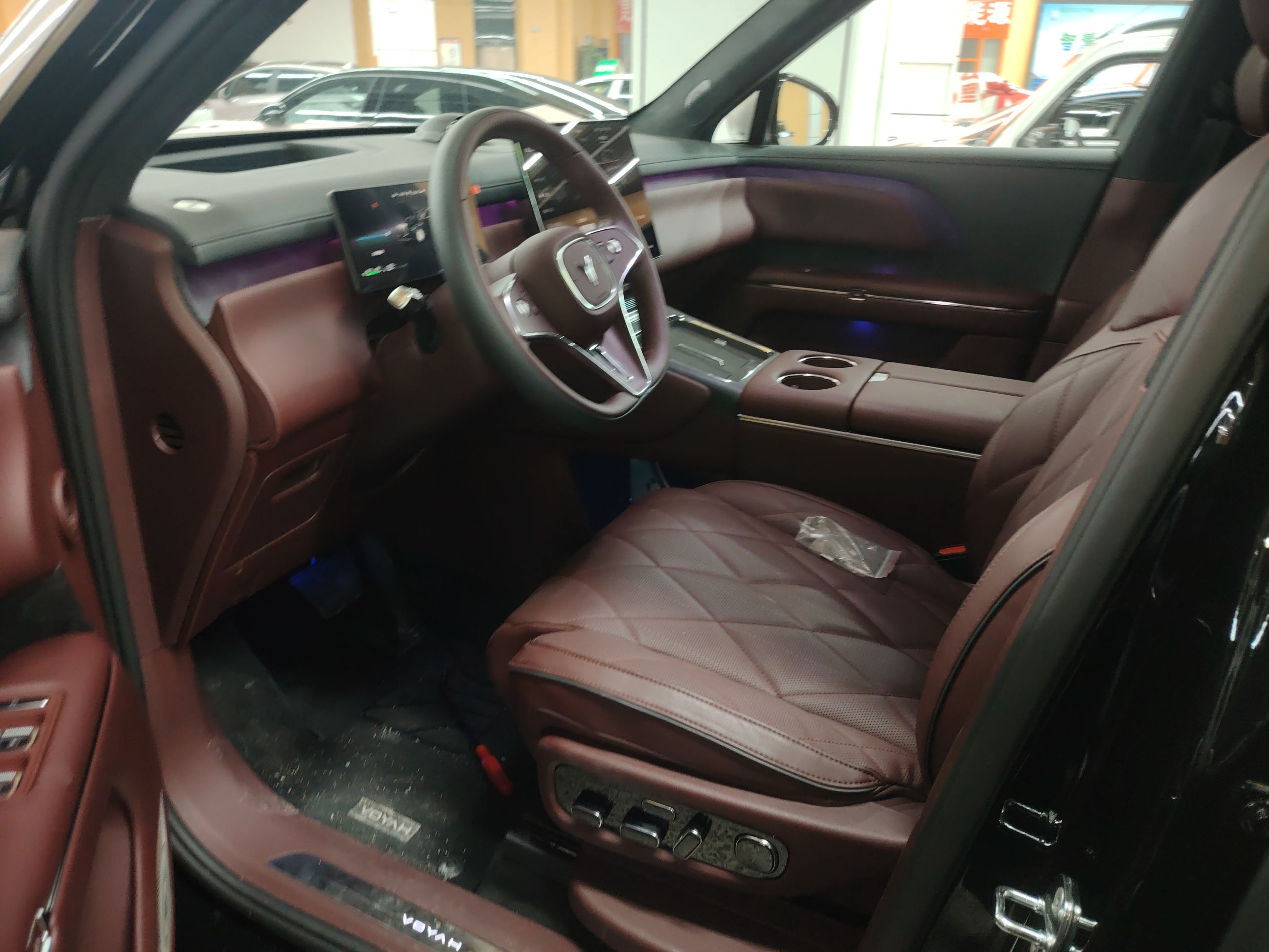 المقاعد الأمامية داخل السيارة