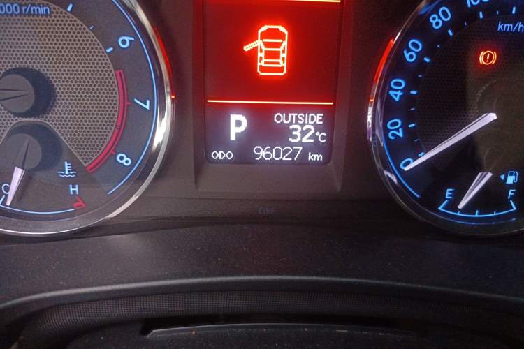 Used Toyota Corolla 2014 1.6L CVT GL-i Odometer Close Up