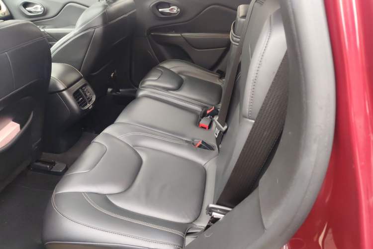Used Jeep Cherokee 2016 2.4L Leading Edition
