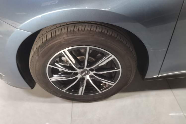 Used BYD Seal 06 New Energy 2024 DM-i 120KM Prestige Model Left Front Wheel Hub