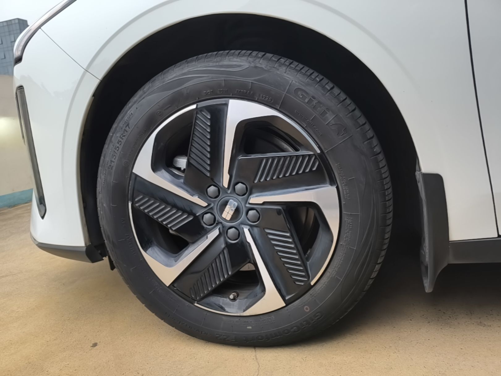 Geely Galaxy L6 2023 60km PLUS — снимка 10