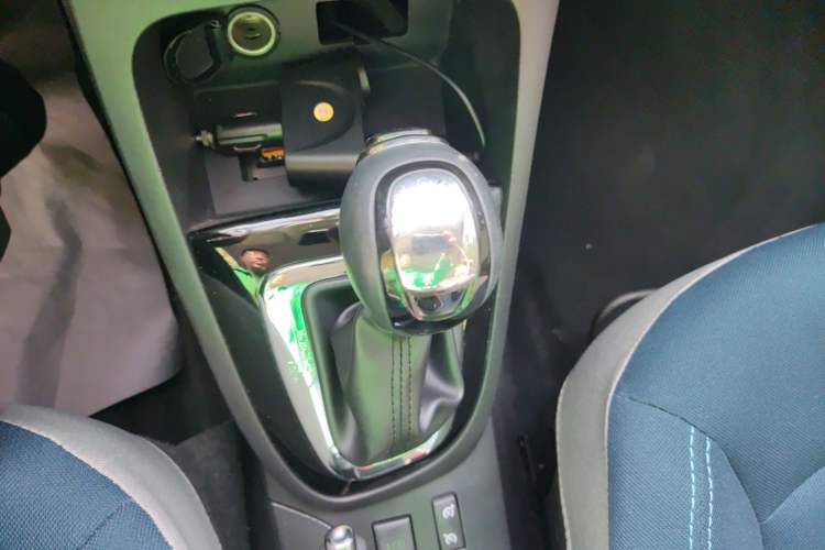 Used Renault Captur 2015 1.2T Automatic Standard Edition Gear Lever