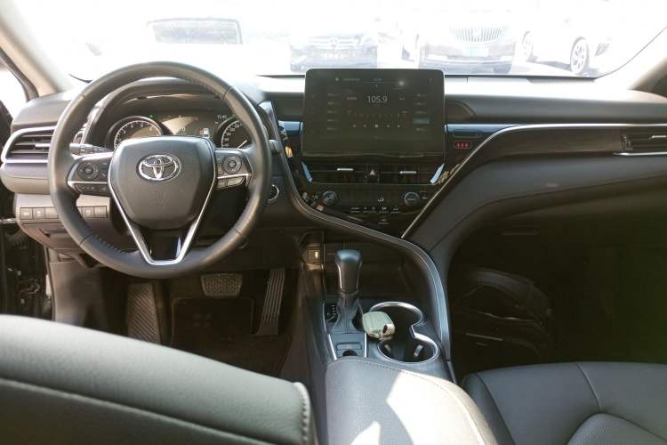 Used Toyota Camry 2021 2.0G Luxury Edition
