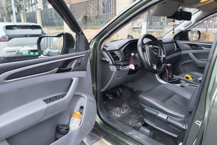 Used SAIC MAXUS T60 2017 2.8T Diesel Manual Two-Wheel Drive High-Ride Comfort Version Standard Cabin China V Emission Standard Driver Seat