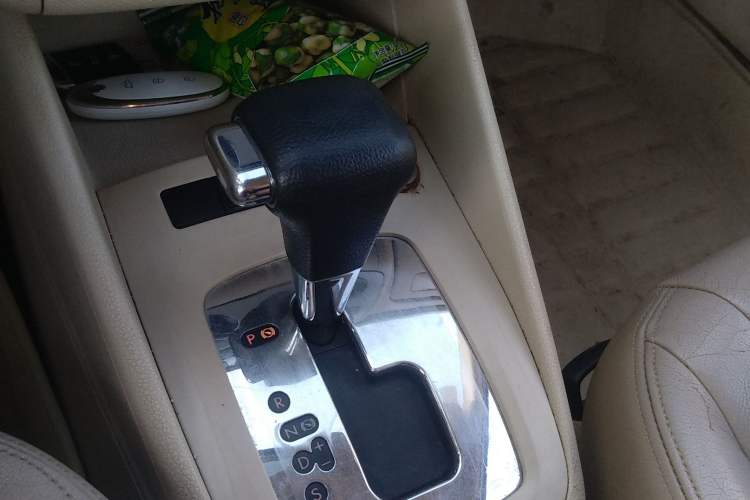 Used Volkswagen Bora 2011 1.6L Automatic Fashion Edition Gear Lever