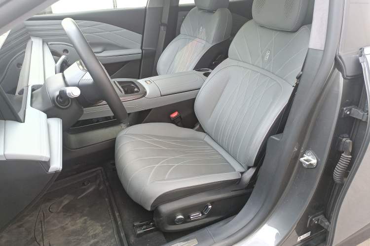 Used Geely Galaxy E8 2025 700 km Long-Range Intelligent Driving Version Left Front Seat