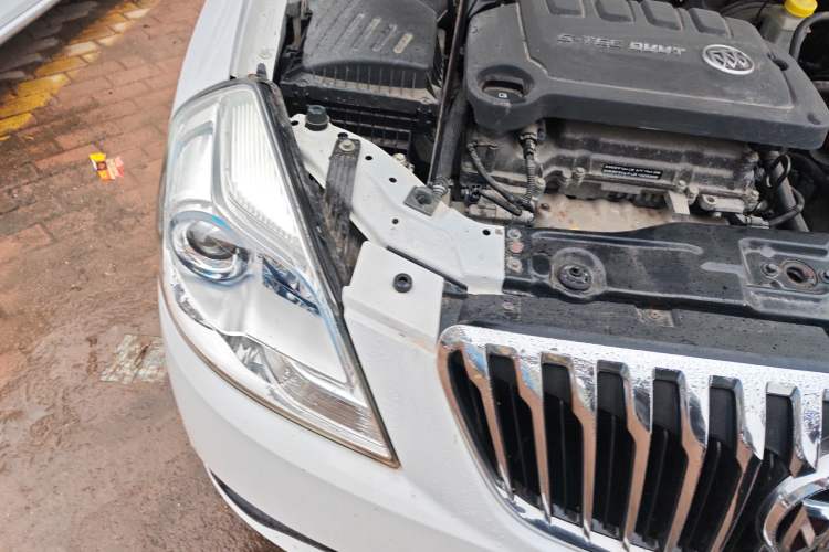 Used Buick Excelle 2015 1.5L Manual Classic Trim Right Front Headlight