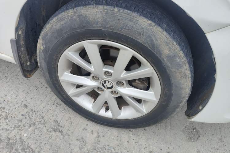 Used Skoda Rapid 2016 1.6L Manual Front-Wheel-Drive Version
