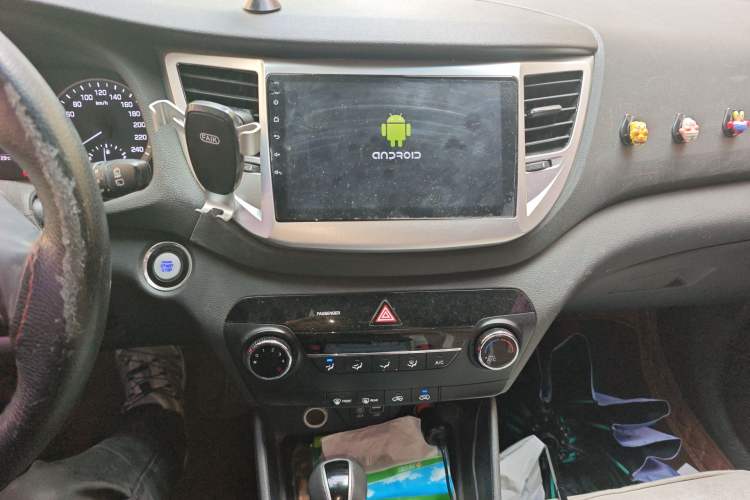 Used Hyundai Tucson 2015 2.0L Automatic Two-Wheel Drive Smart Version
