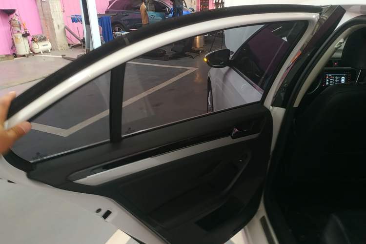 Used Volkswagen Sagitar 2016 230TSI 25th Anniversary Edition Interior 8