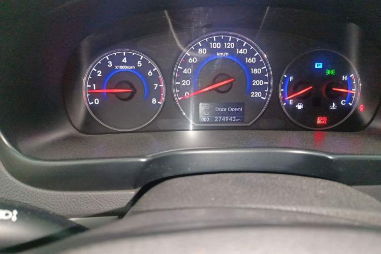 Used Hyundai Santa Fe Classic 2010 2.4 Luxury Edition 7-Seater Four-Wheel Drive Odometer Close Up