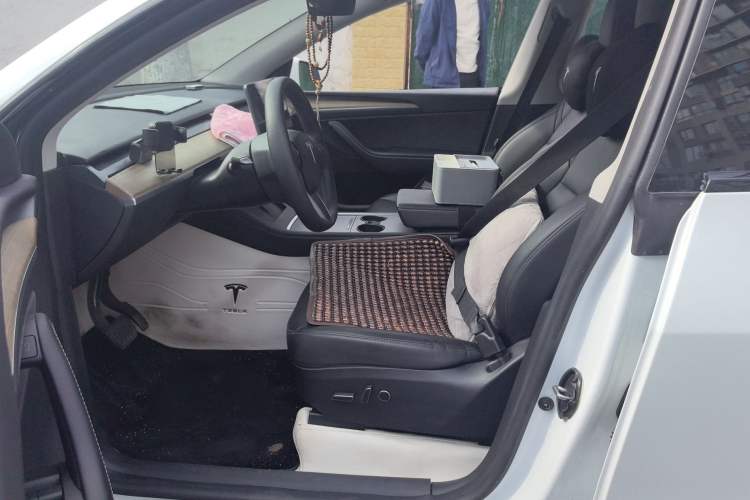 Used Tesla Model Y 2023 Long-Range All-Wheel-Drive Version