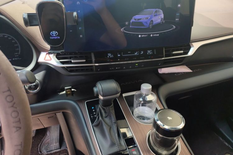 Used Toyota Granvia 2024 2.5L Hybrid Prestige PLUS Four-Wheel Drive Version
