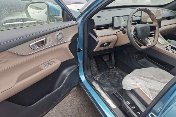 Used Chery Tiggo 8 PLUS C-DM 2025 1.5T 116 km Prestige Version 5 Seats