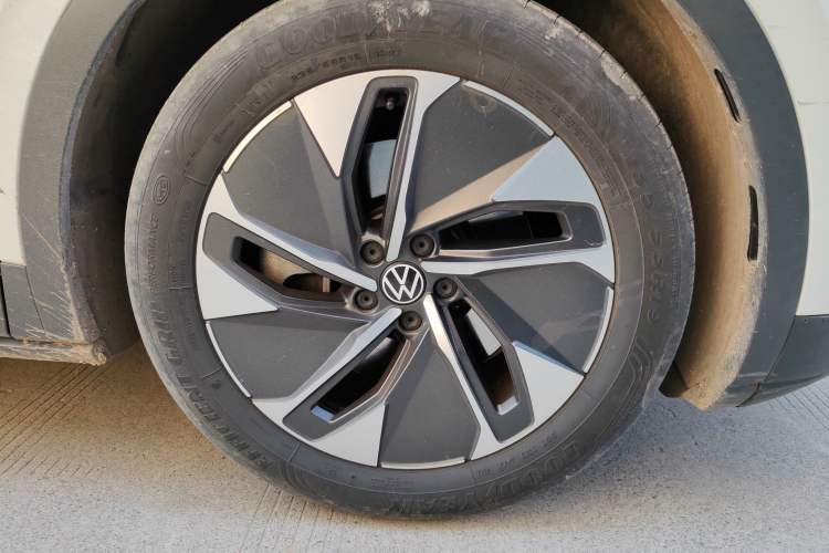 Used Volkswagen ID.4 CROZZ 2022 Long-Range PURE+ Edition Right Front Wheel Hub