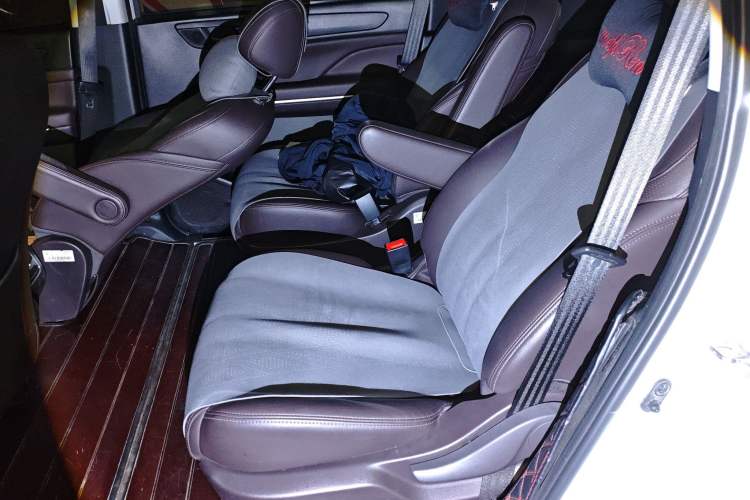 Used GAC Trumpchi M6 2019 270T DCT Prestige Edition (7-seater) China VI
