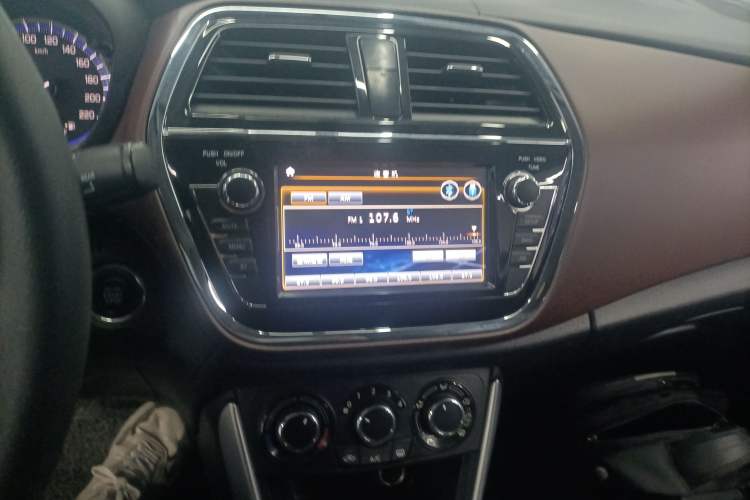 Used Suzuki Vitara S-Cross 2017 1.6L Manual Two-Wheel Drive Urban Fashion Model