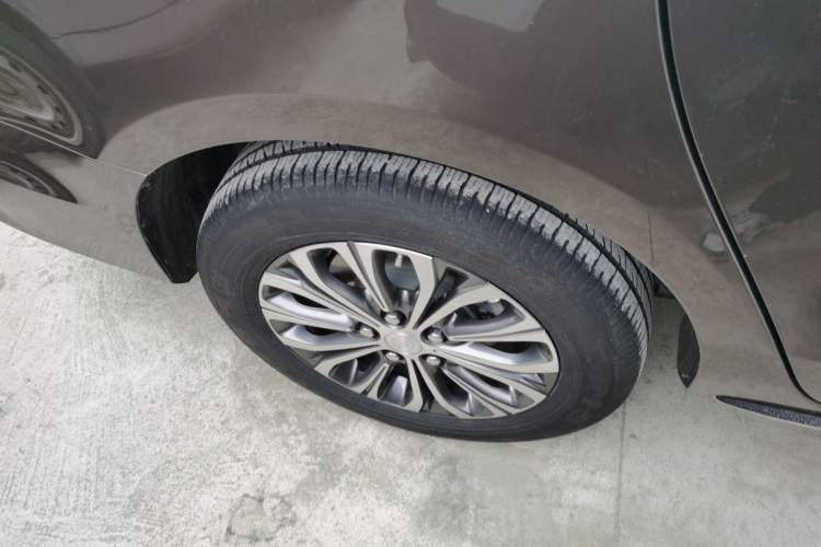 Used Buick GL8 2023 Facelifted Land Cruiser Executive Luxury Version