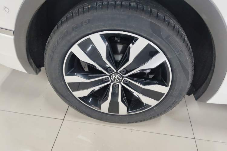 Used Volkswagen Tiguan L 2022 330TSI Automatic Two-Wheel Drive R-Line Enhanced Edition Exterior 5