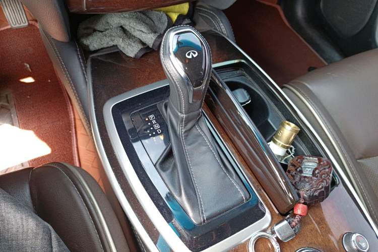 Used Infiniti QX60 2018 2.5 S/C Hybrid Two-Wheel-Drive Champion Family Edition Gear Lever