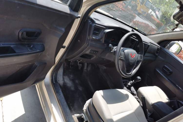 Used Wuling Hongguang V 2022 1.5L Jingqu Version Hydraulic Power Steering LAR Driver Seat